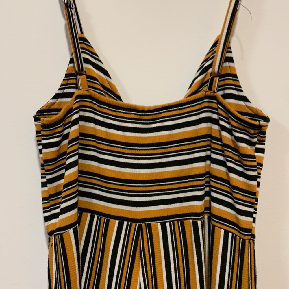 Jumpsuit size small - Picture 3 of 3